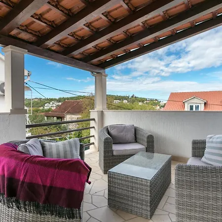 Hotel Apartments With A Parking Space Sutivan, Brac - 744 Sutivan